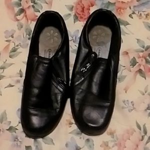 Dr scholls slip on shoes with zipper. Size 8 1/2 wide
